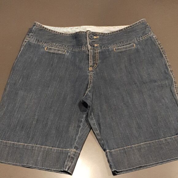 Madison Denim Bermuda Shorts - Picture 1 of 7